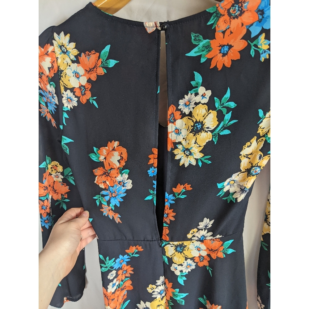 Dee Elle Floral Dress w Peek-a-boo Back Detail 💐 - Picture 10 of 14